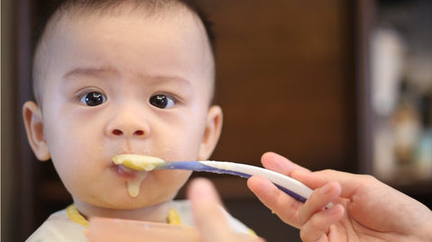 Cucchiaino e posate per lo svezzamento e le pappe